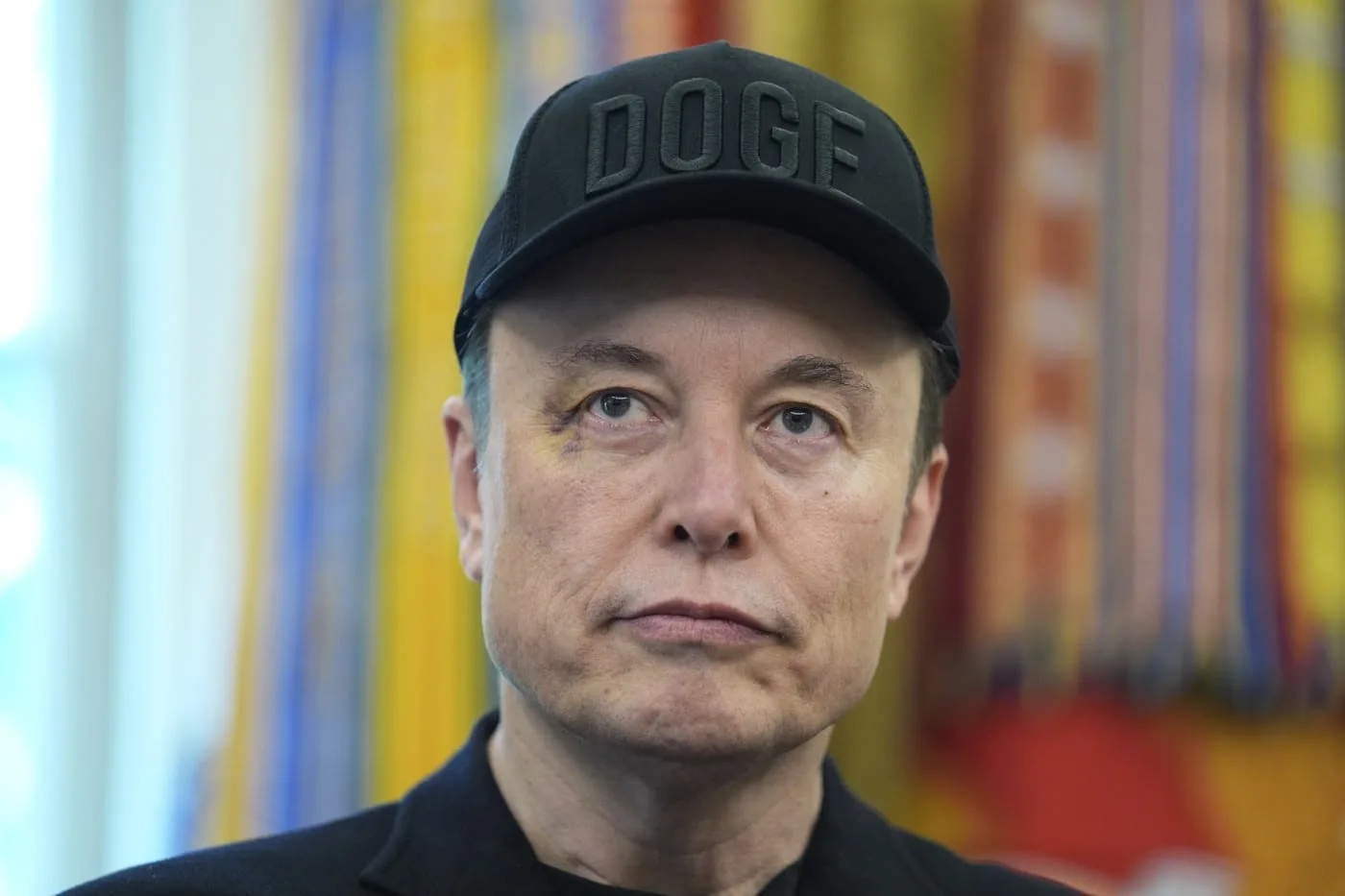 Grokipedia, inițiativa inovatoare a lui Elon Musk, înlocuiește Wikipedia cu conținut adaptat.