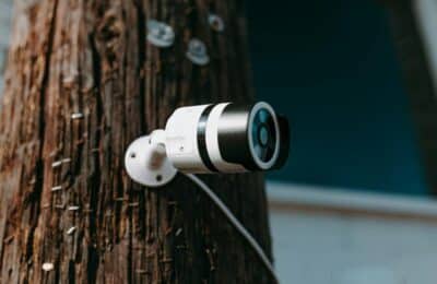 Camere supraveghere exterior 2026: Top 10 modele pentru casa ta