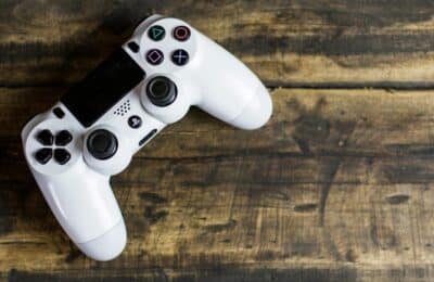 Controllere gamepad 2026: top 10 modele pentru PC, PS5 și Xbox