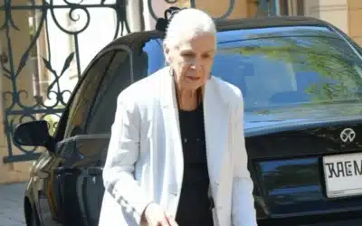 Barbara Bain surprinsă la 94 de ani în Beverly Hills