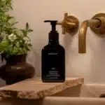 Courteney Cox lansează săpun exfoliant de 38$ prin Homecourt