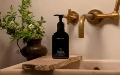 Courteney Cox lansează săpun exfoliant de 38$ prin Homecourt