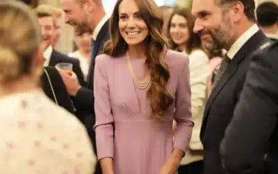 Kate Middleton poartă bijuteriile Reginei Elisabeta la 100 de ani