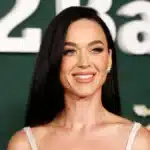 Katy Perry dezvăluie secretul siluetei în campania Balenciaga
