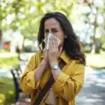 Alergii polen 2024: Farmaciile din UK cer injectii interzise