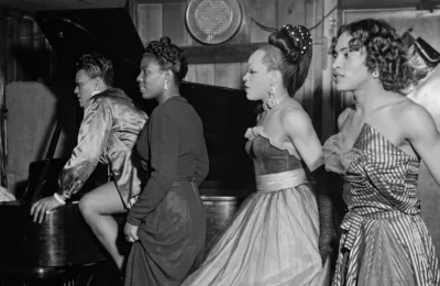 Secretul din spatele siluetelor perfecte. Cum isi sculpteaza corpul artistii drag