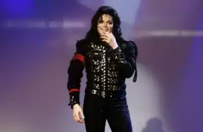 Fiii lui Michael Jackson pe covorul roșu, Paris critică filmul