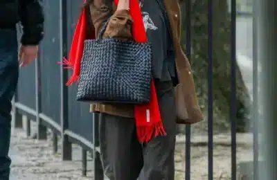 Zoë Kravitz demonstrează cum să te îmbraci elegant în vremea capricioasă de primăvară