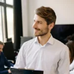 Meseriile viitorului vin cu o capcană uriașă. Peste 120.000 de joburi anual, dar cu ce preț?