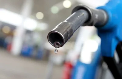 Benzina a sărit de 9 lei. Vestea neașteptată care schimbă totul pentru șoferi