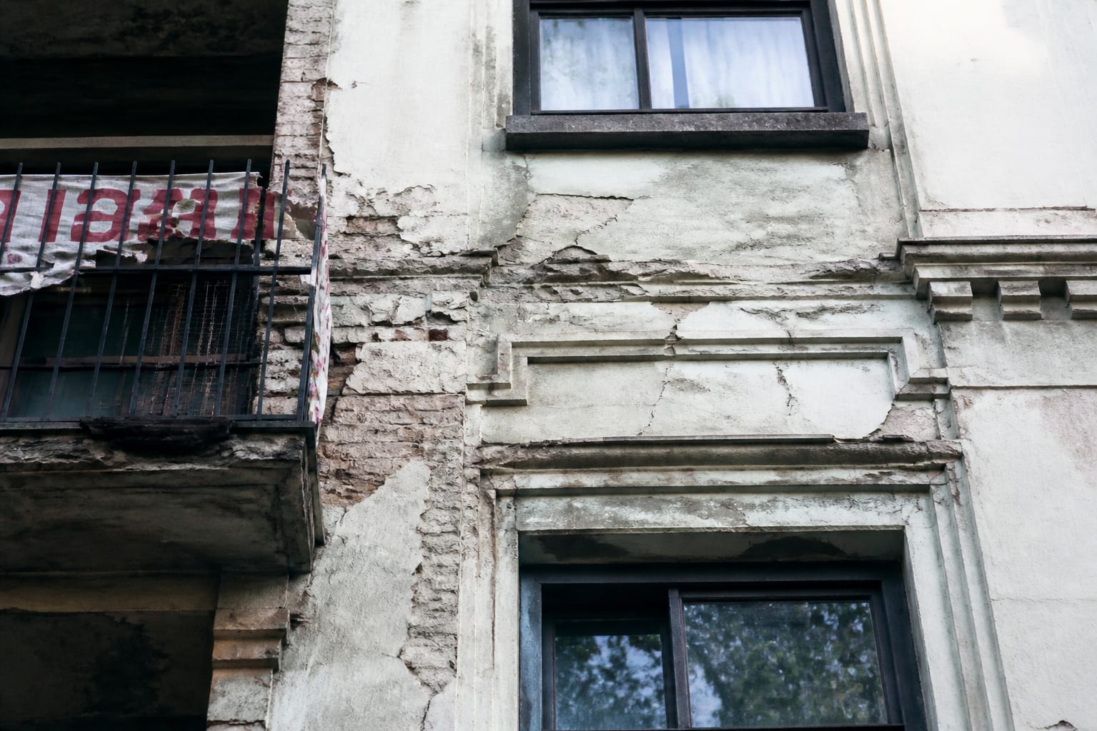 207 cazări turistice din București sunt listate ilegal în clădiri cu risc seismic maxim