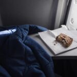 Jet lag-ul intestinal poate provoca balonare, constipație și oboseală după zborurile lungi