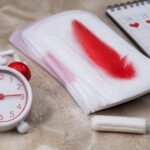Menstruația neregulată poate indica 7 probleme de sănătate și necesită consult dacă sângerarea trece de 7 zile