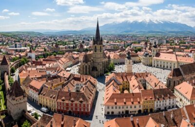 Sibiul introduce ghid digital în 12 limbi și restricționează accesul gratuit la Palatul Brukenthal în 2026