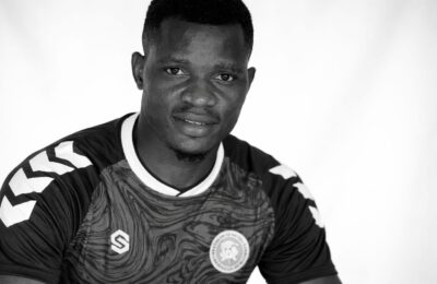 Doi fotbaliști de 27 de ani au murit în aceeași zi în Nigeria și Uganda