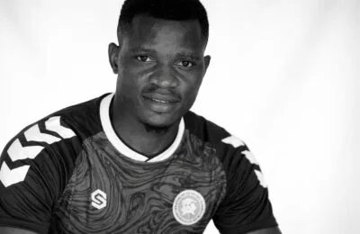 Doi fotbaliști de 27 de ani au murit în aceeași zi în Nigeria și Uganda