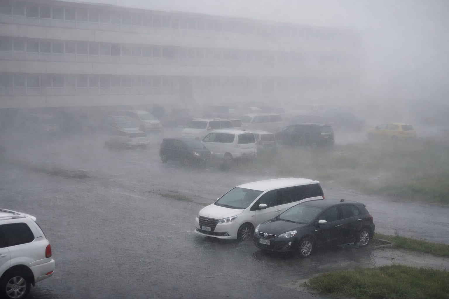 Un taifun lovește Japonia și forțează evacuarea a peste 260.000 de persoane