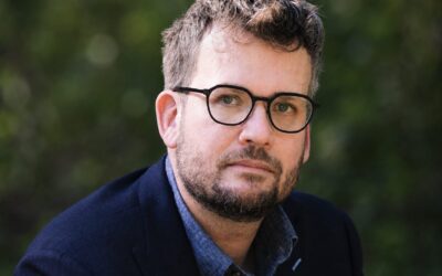 John Green revine la ficțiune după nouă ani cu „Hollywood Ending”, un roman despre celebritatea online