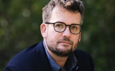 John Green revine la ficțiune după nouă ani cu „Hollywood Ending”, un roman despre celebritatea online