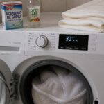 Temperatura corectă pentru spălarea perdelelor și metodele sigure de albire în funcție de material