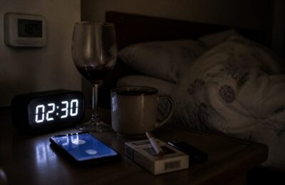 Trezirile nocturne frecvente pot avea la bază obiceiuri simple de seară