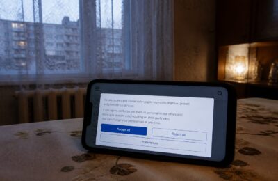 Un proiect cere ca utilizatorii să poată refuza cookie-urile direct din primul ecran de acceptare
